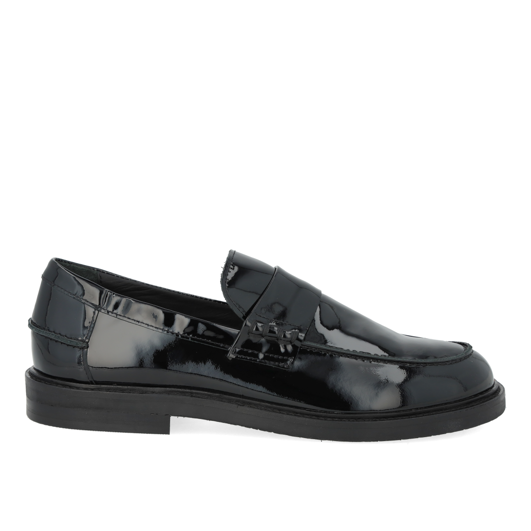 Classic penny loafer with wide fit