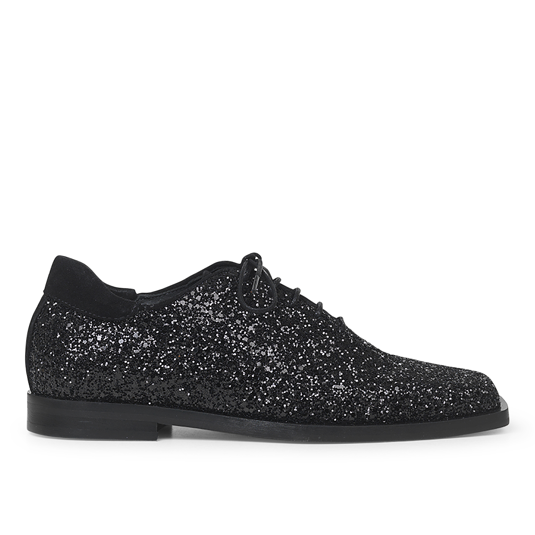 Lace-up shoes