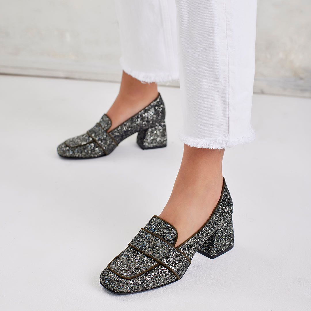 Heeled loafer