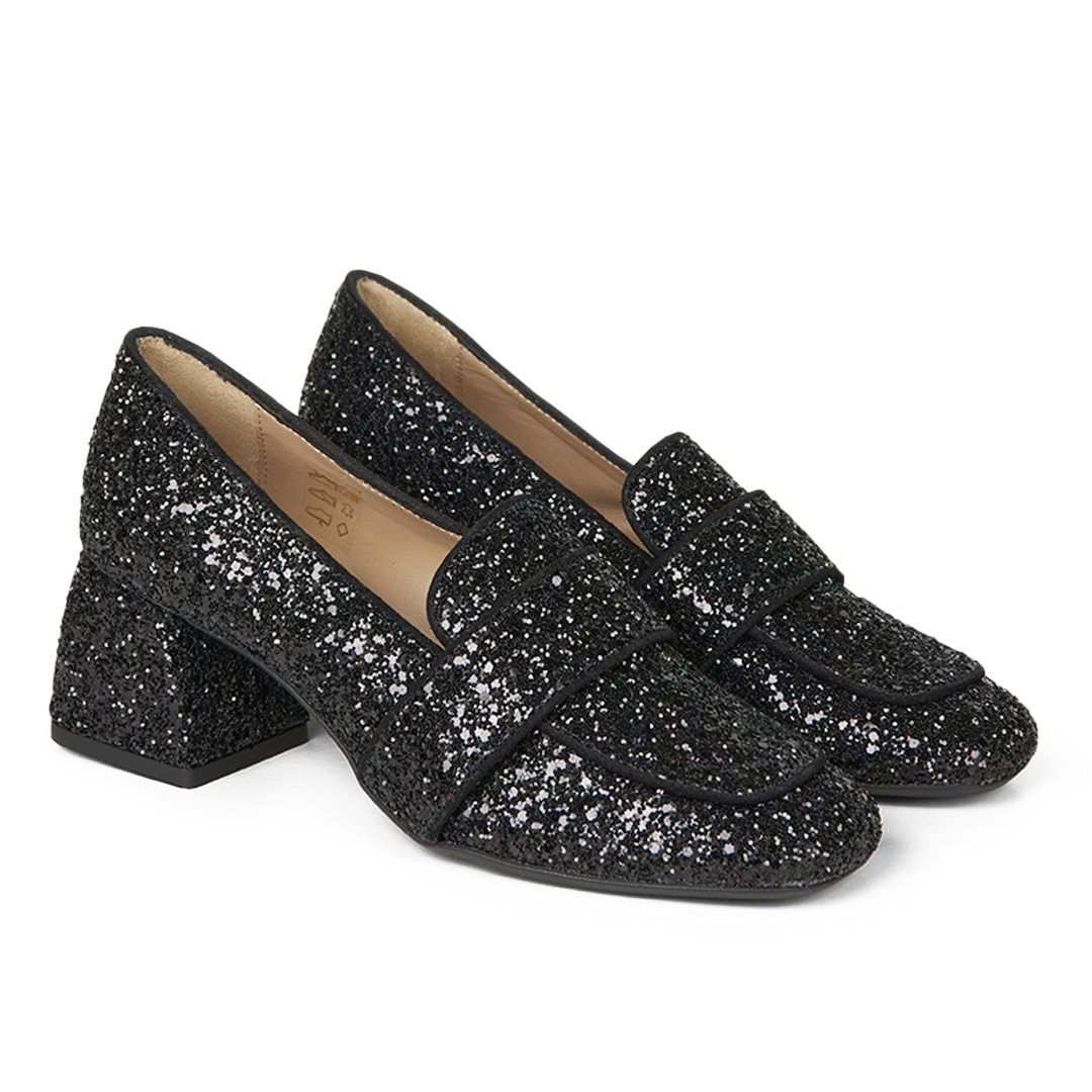 Heeled loafer