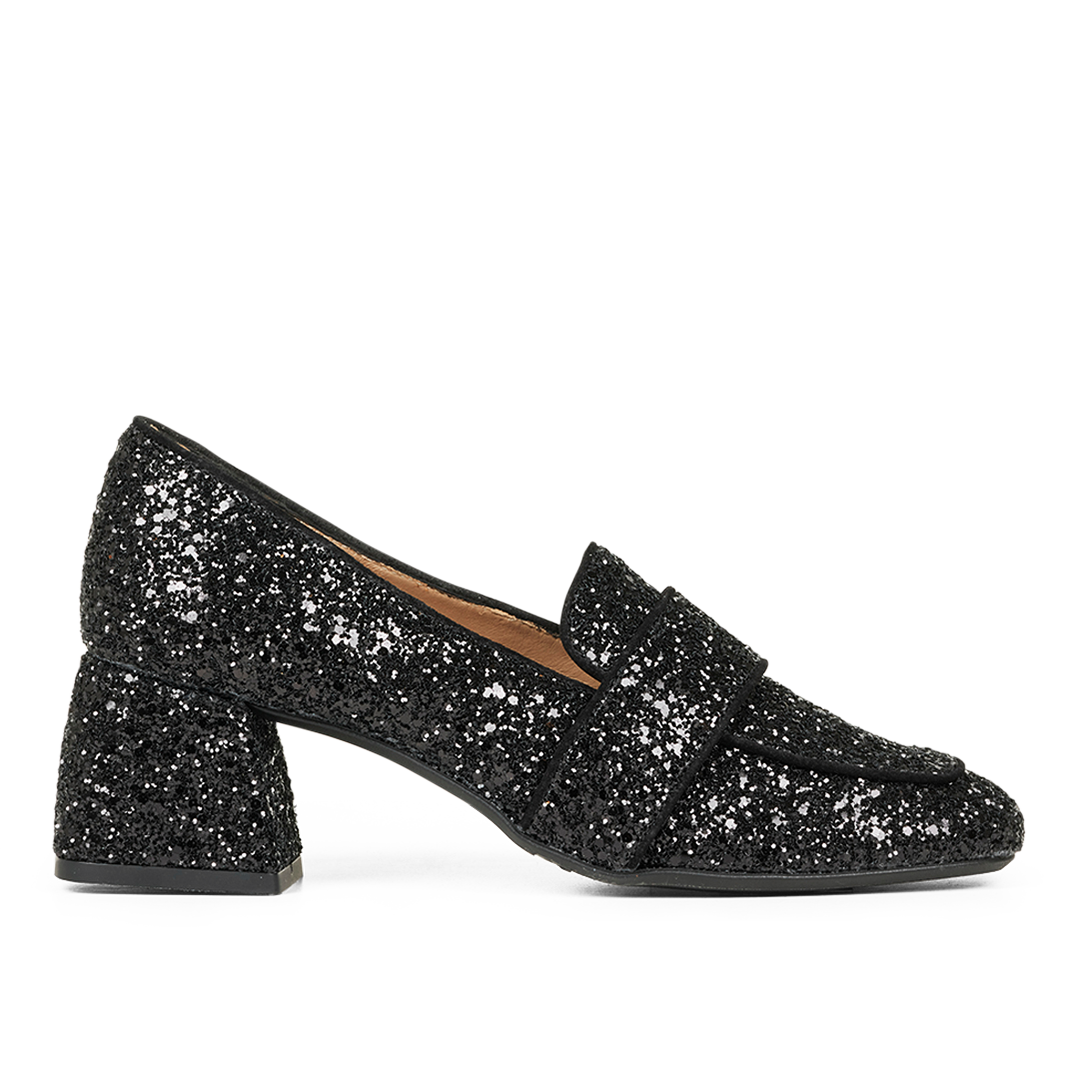 Heeled loafer