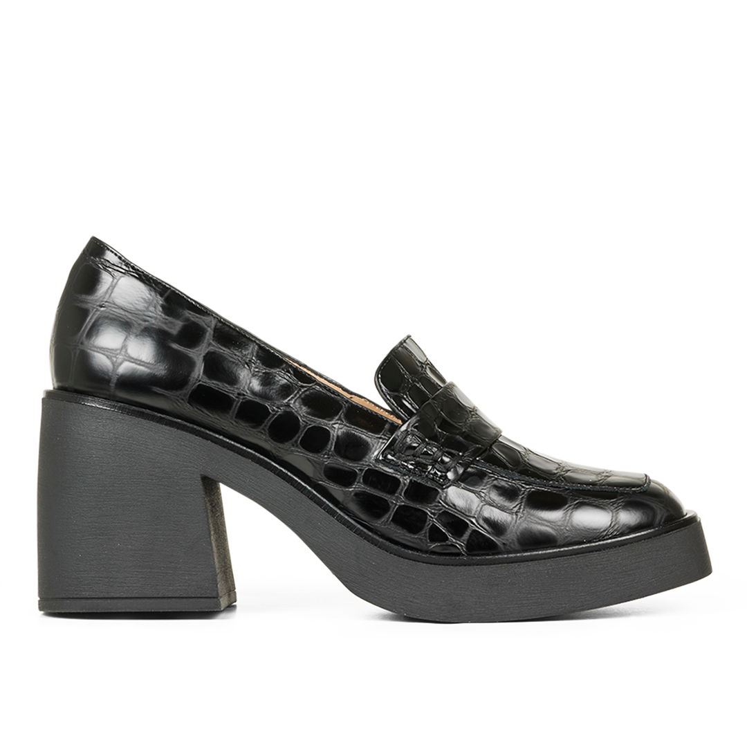 Heeled loafer