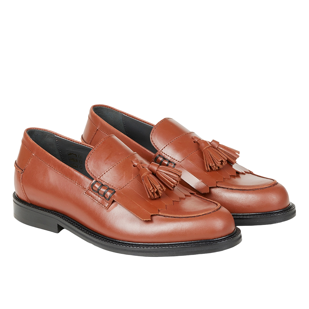 Loafer with tassels