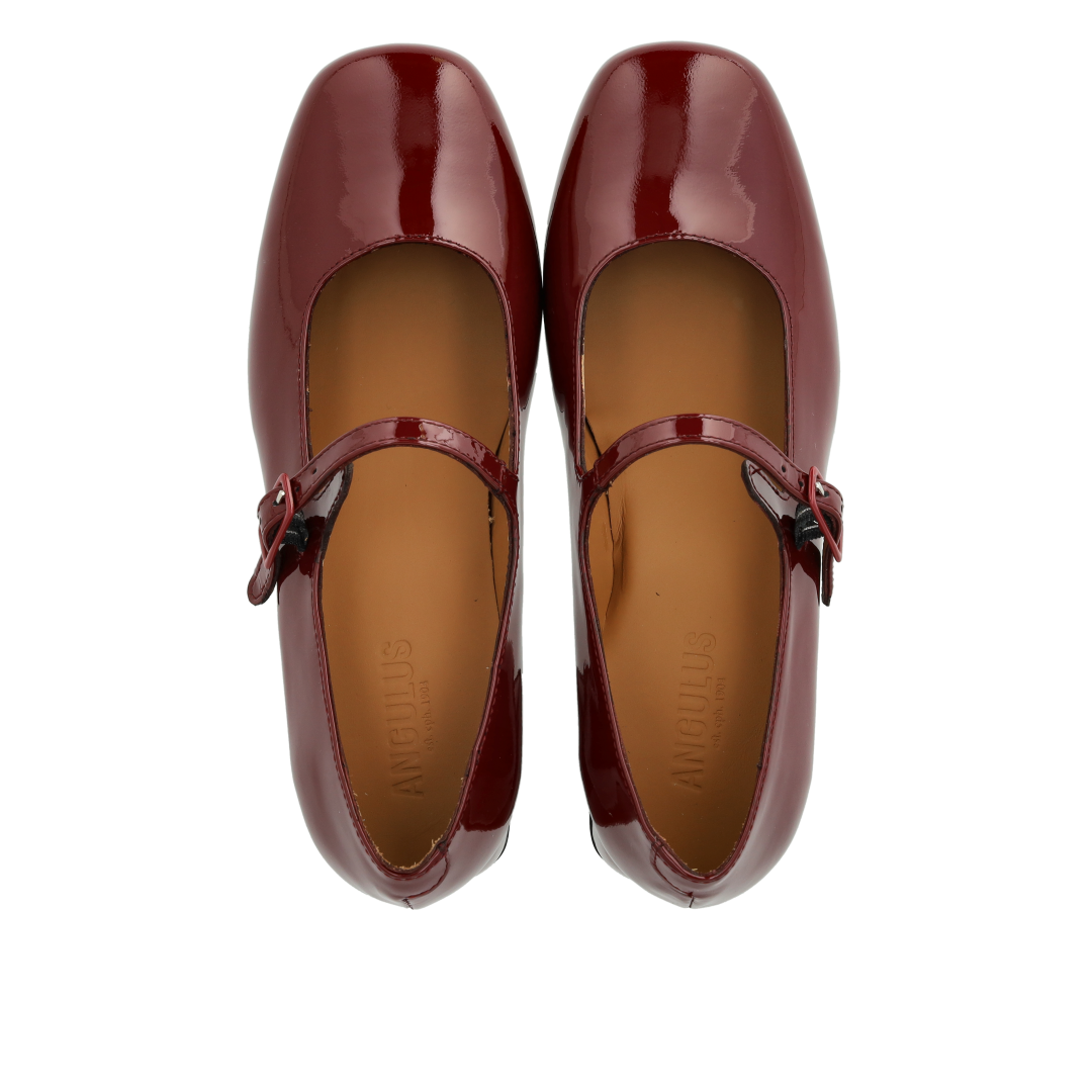 Mary-Jane with sculptural heel
