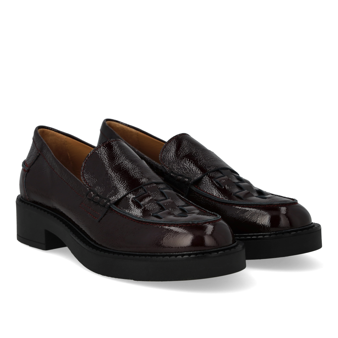 Loafer with braided detail