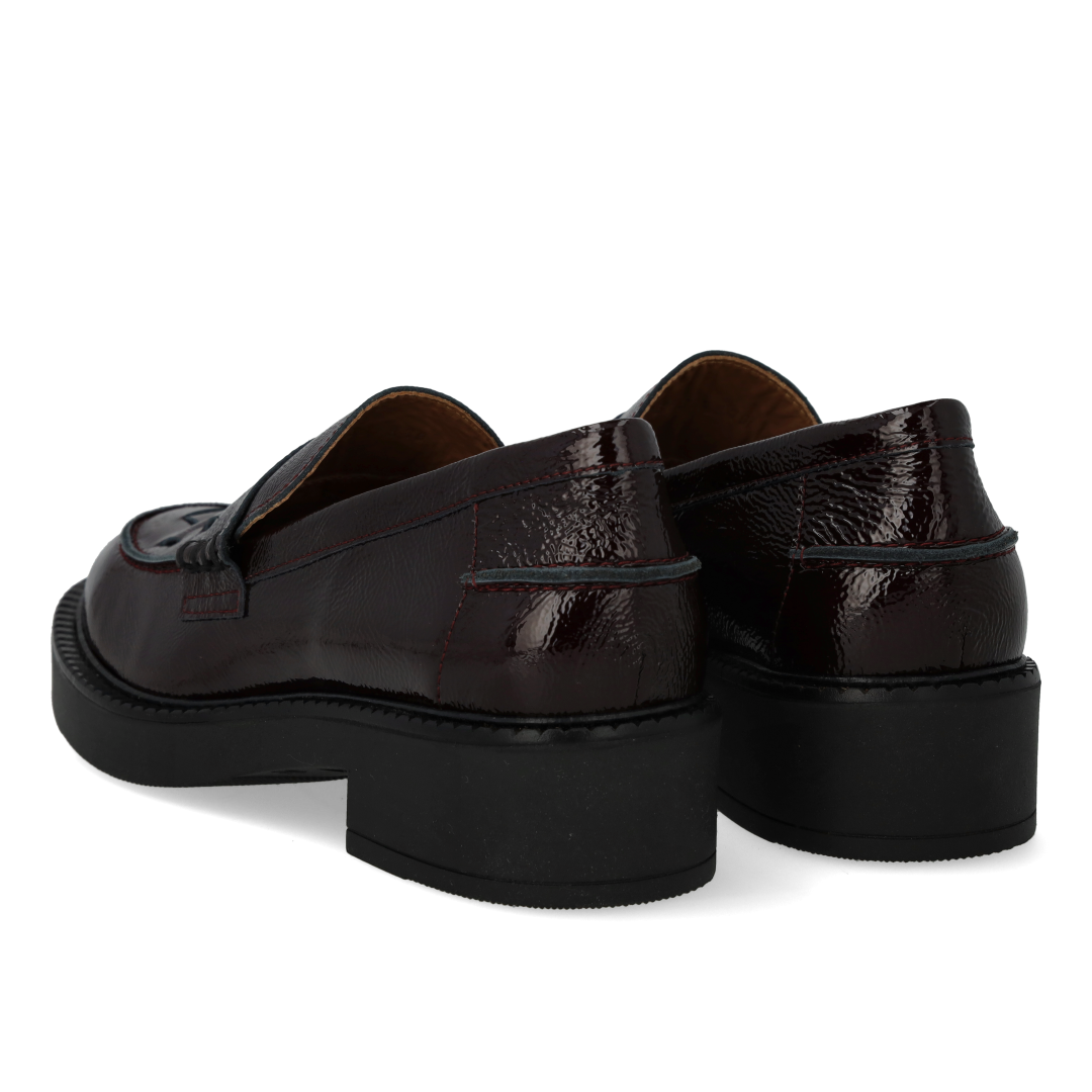Loafer with braided detail
