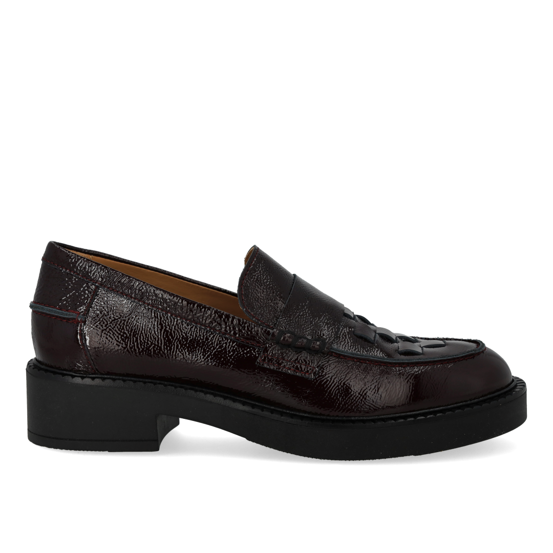 Loafer with braided detail