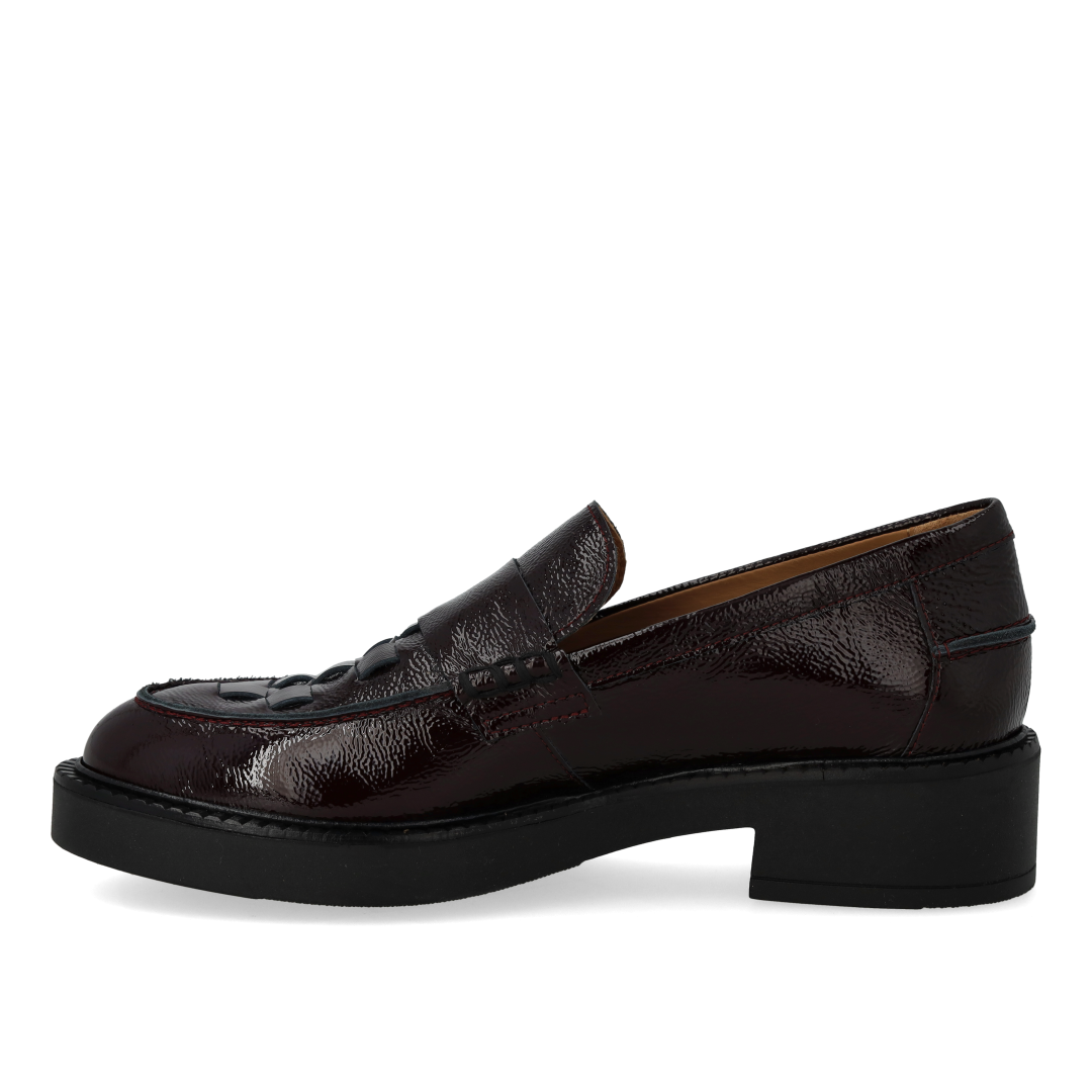 Loafer with braided detail