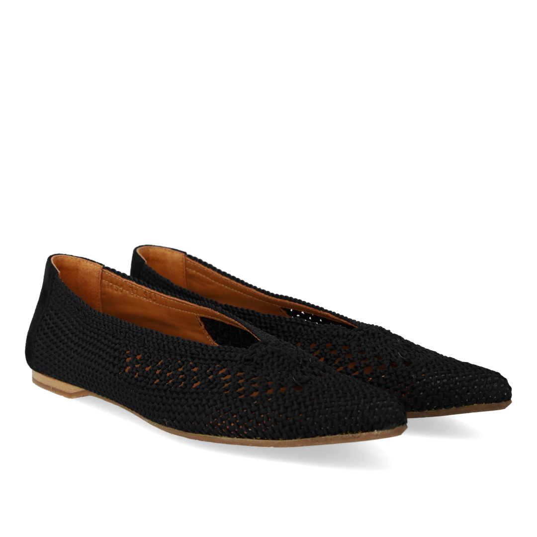 Woven ballerina with pointed toe