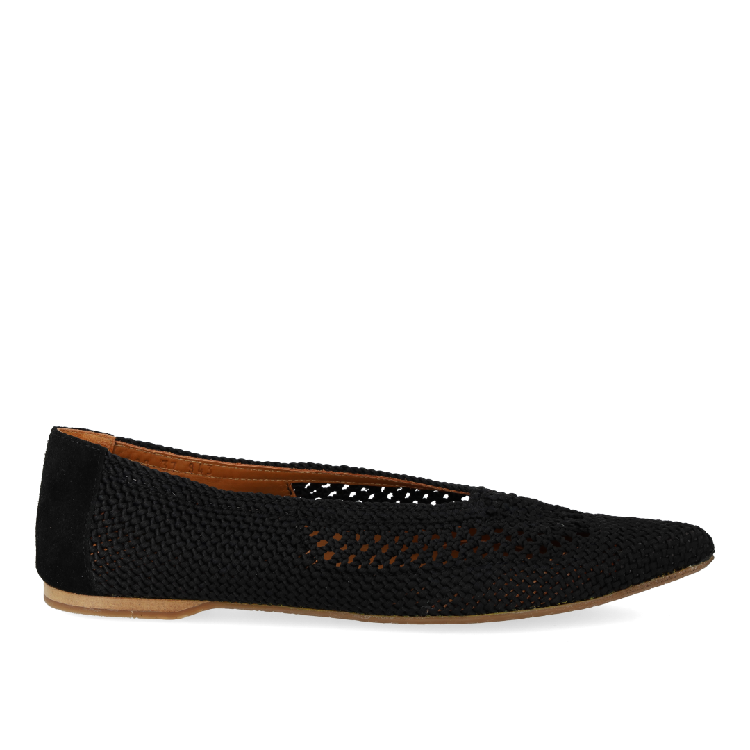 Woven ballerina with pointed toe