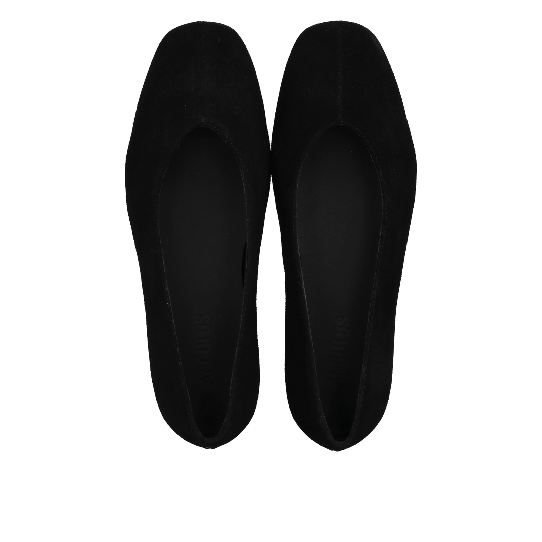 ballerina with centered decorative stitching detail