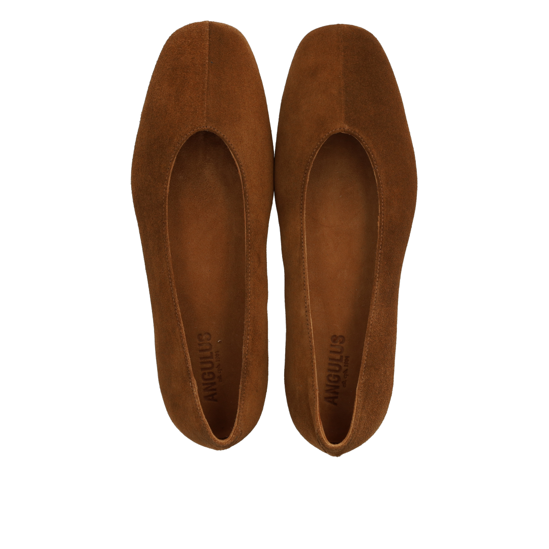 ballerina with centered decorative stitching detail