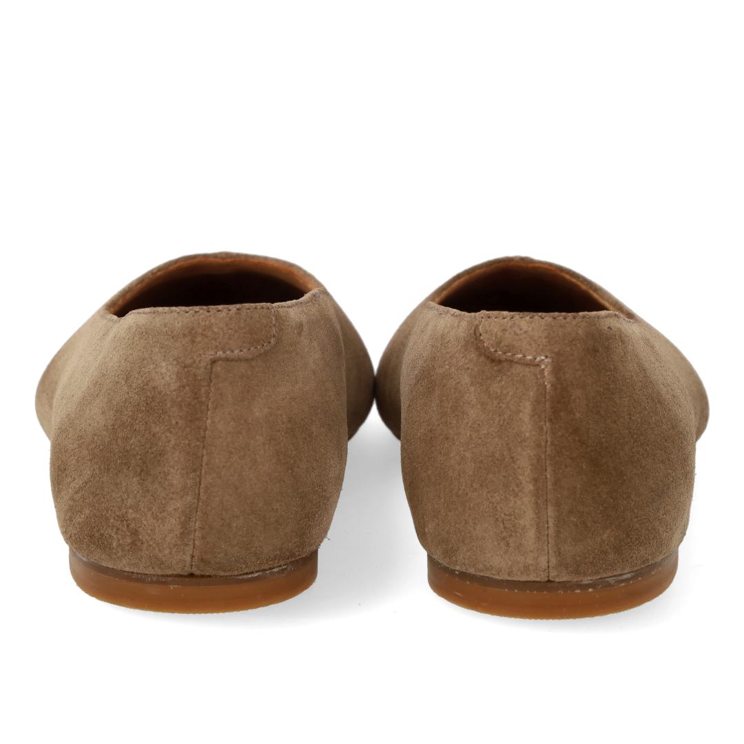 ballerina with centered decorative stitching detail
