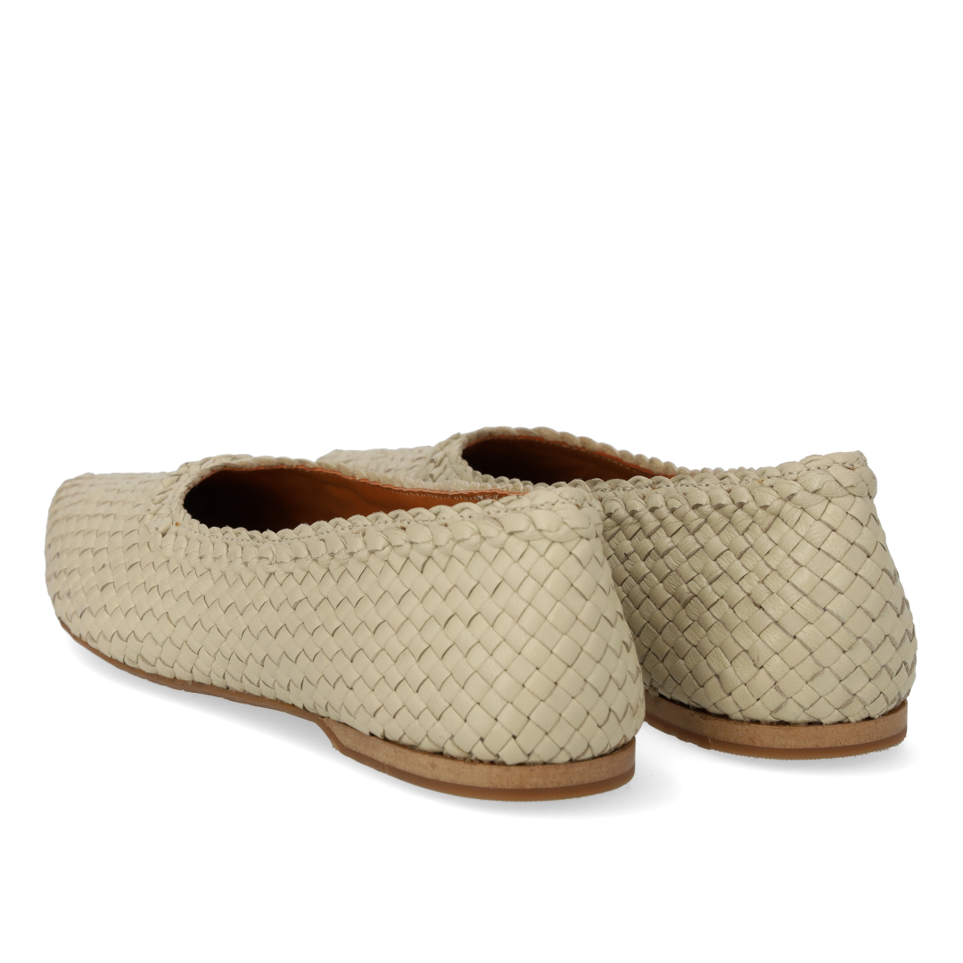 handwoven ballerina with pointed toe