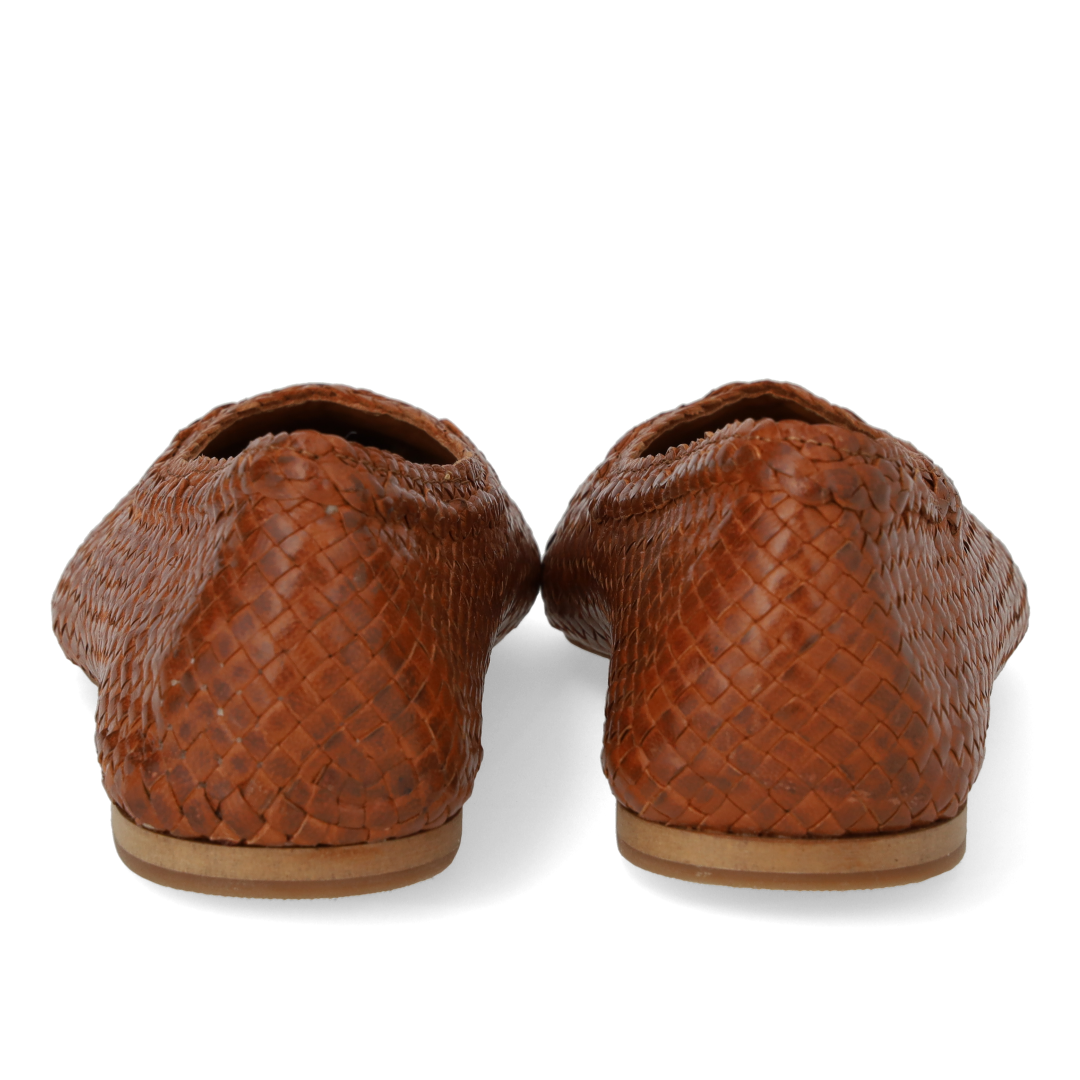 Hand-braided ballerina with pointed toe