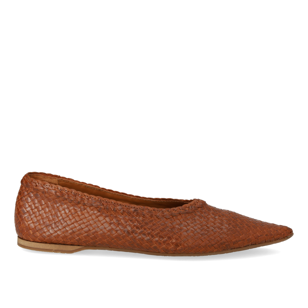 Hand-braided ballerina with pointed toe