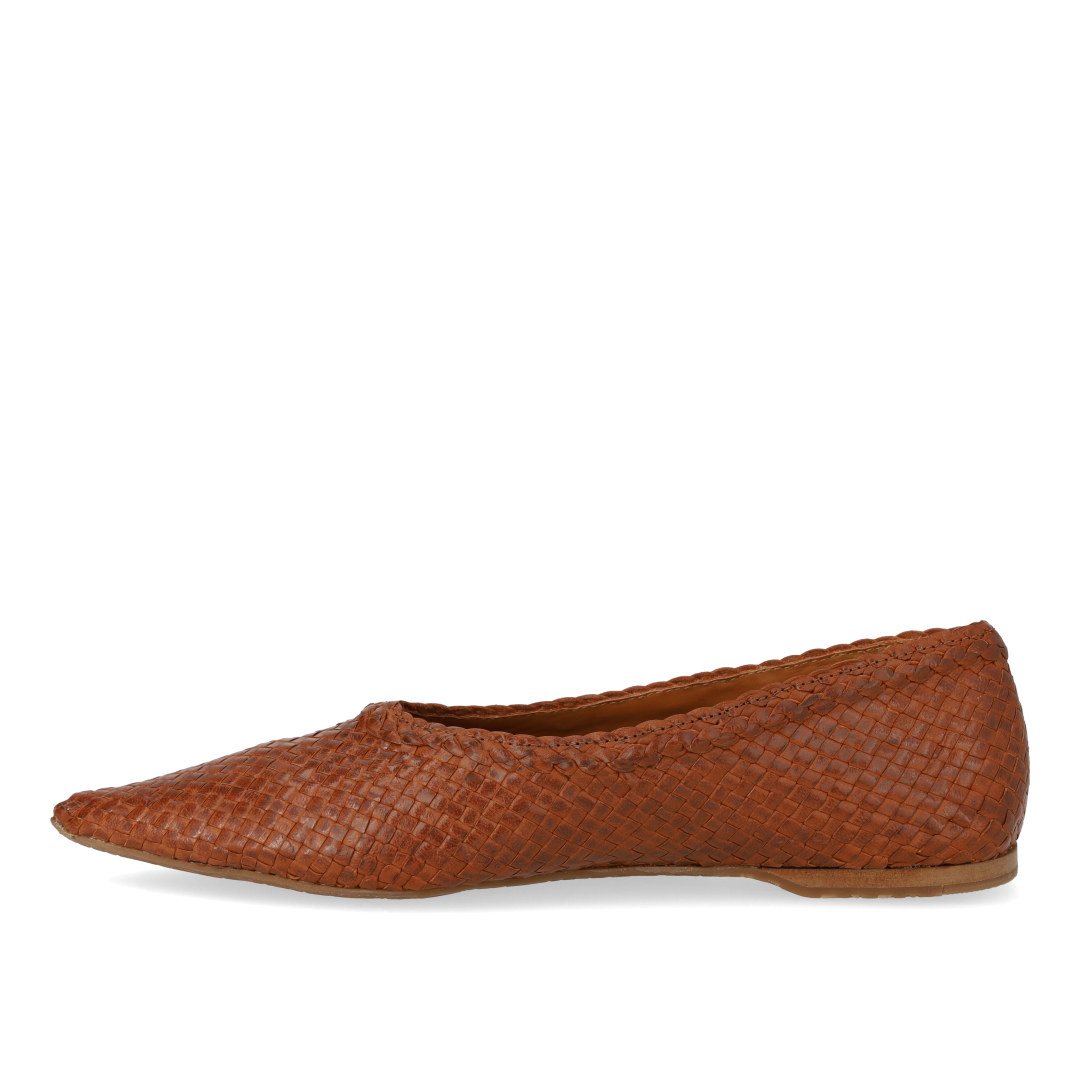 Hand-braided ballerina with pointed toe