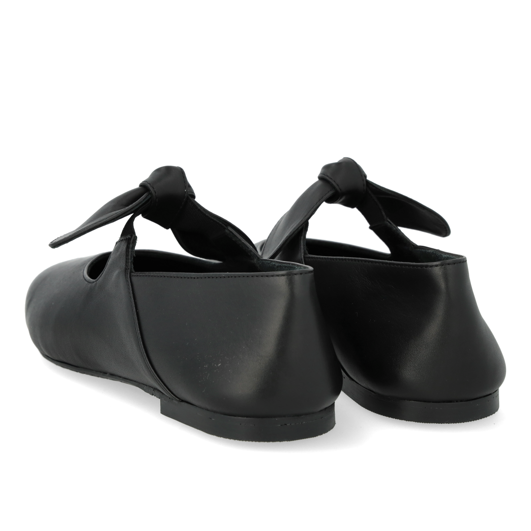 ballerina with decorative elastic bow detail