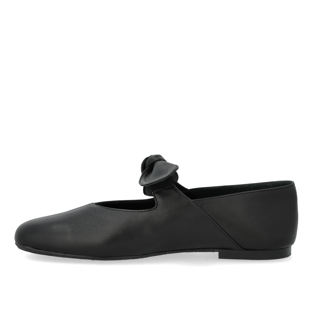 ballerina with decorative elastic bow detail