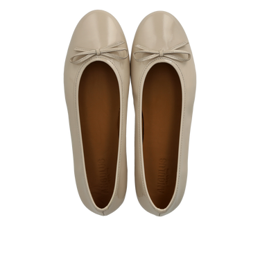 Classic ballerina with bow detail