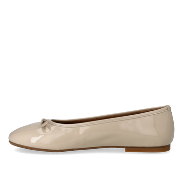 Classic ballerina with bow detail