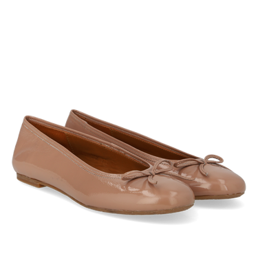 Classic ballerina with bow detail