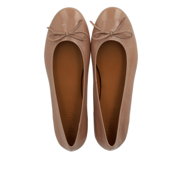 Classic ballerina with bow detail