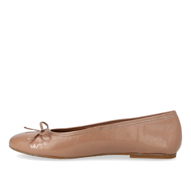Classic ballerina with bow detail