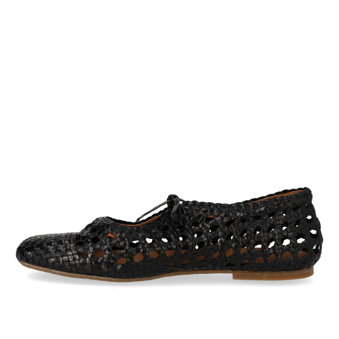 Soft hand-braided ballerina with bow detail