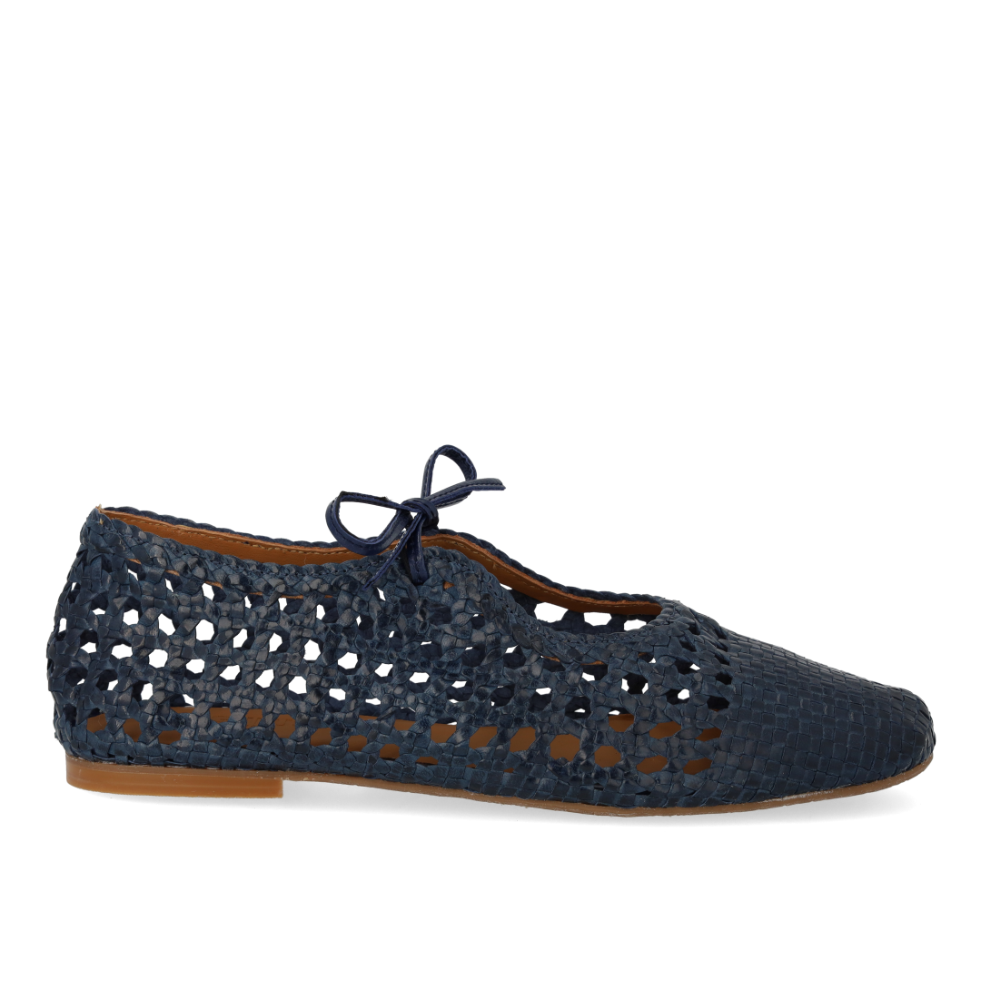 Soft hand-braided ballerina with bow detail