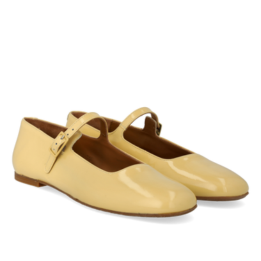 Ballerina with a moderate square toe