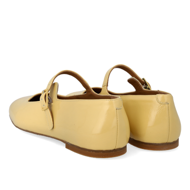 Ballerina with a moderate square toe