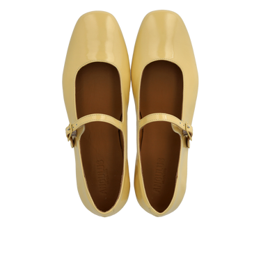 Ballerina with a moderate square toe