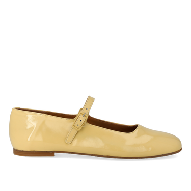 Ballerina with a moderate square toe