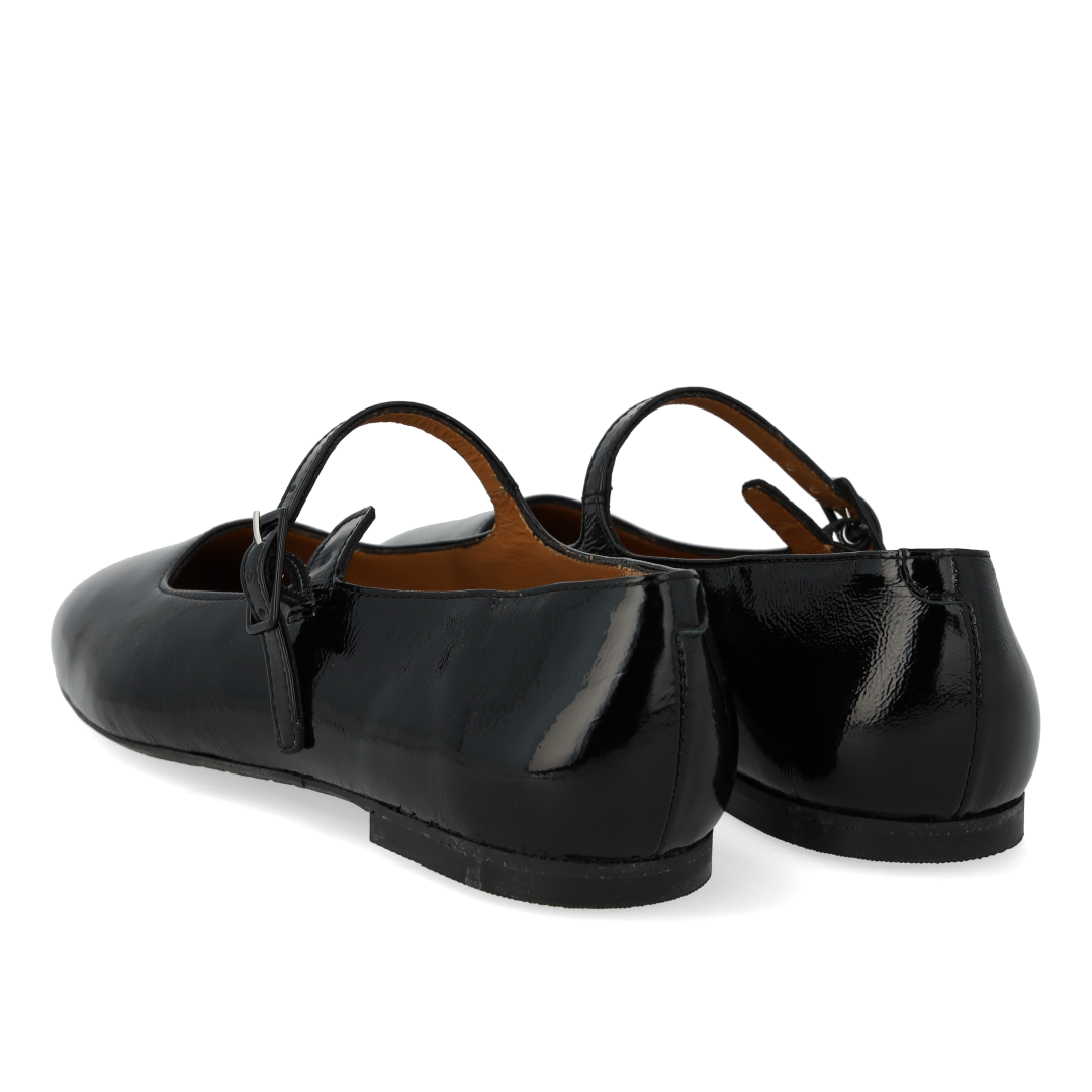 Mary Jane ballerina with a moderately square toe