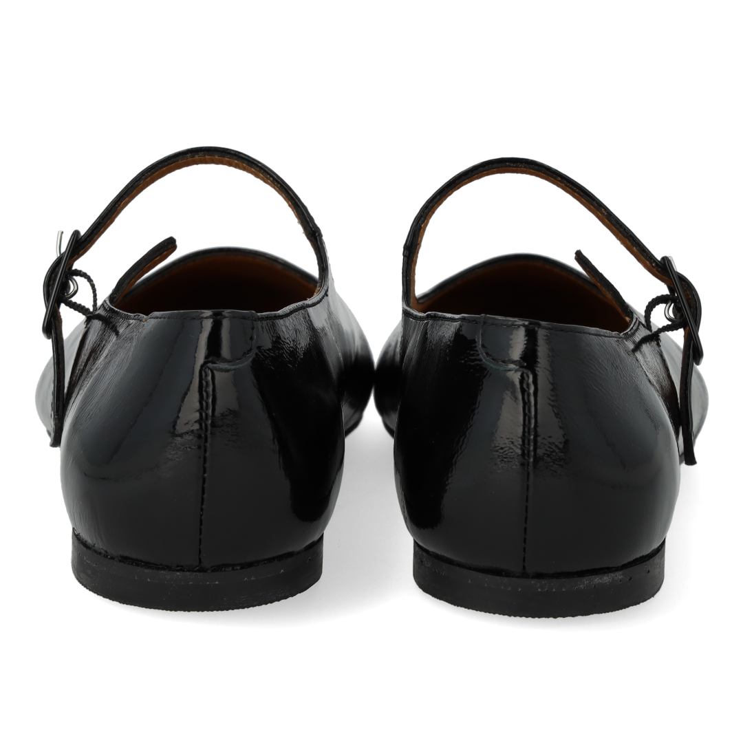 Mary Jane ballerina with a moderately square toe