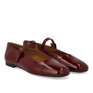 Mary Jane ballerina with a moderate square toe