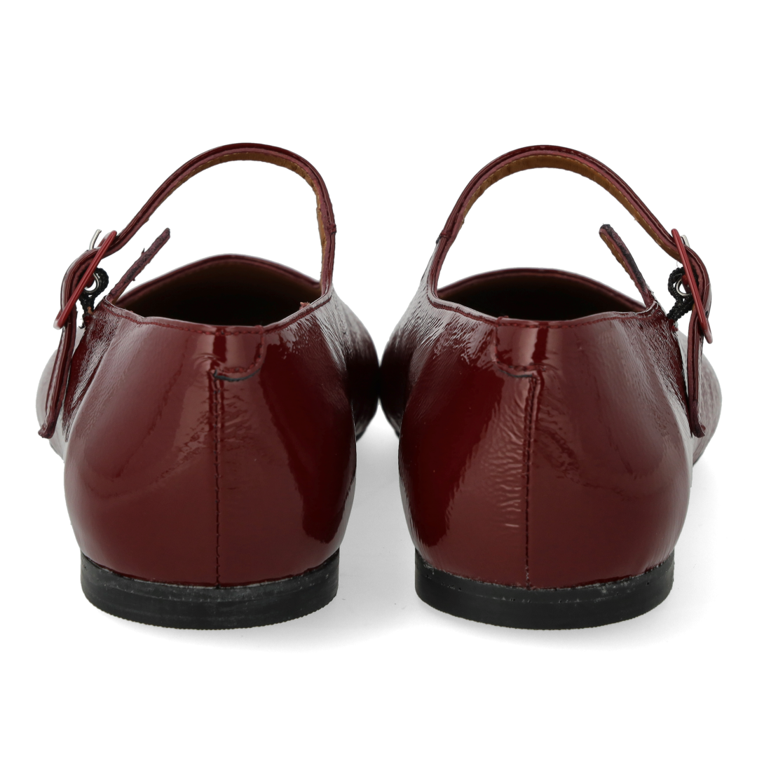 Mary Jane ballerina with a moderately square toe