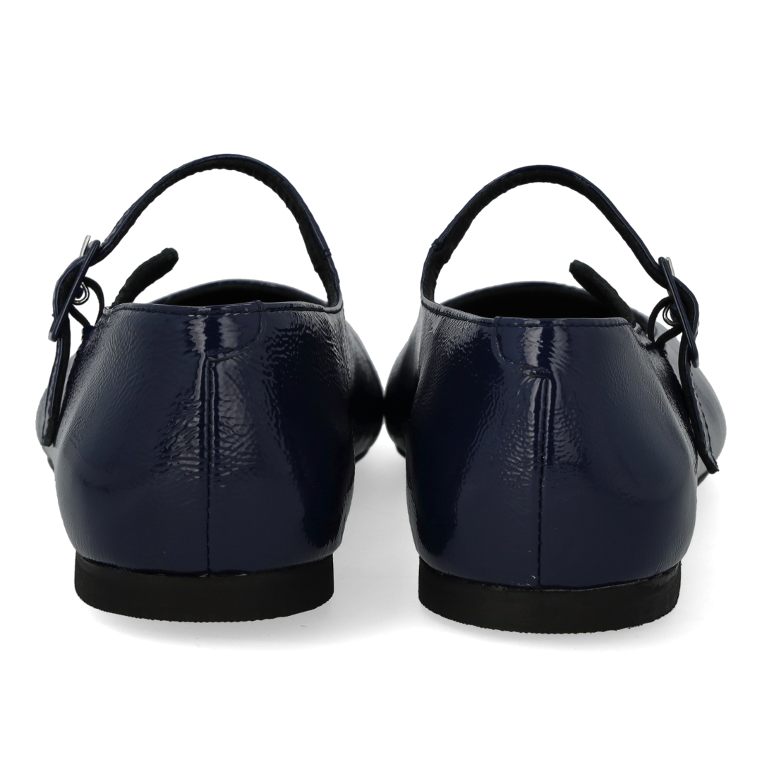 Ballerina with a moderately square toe