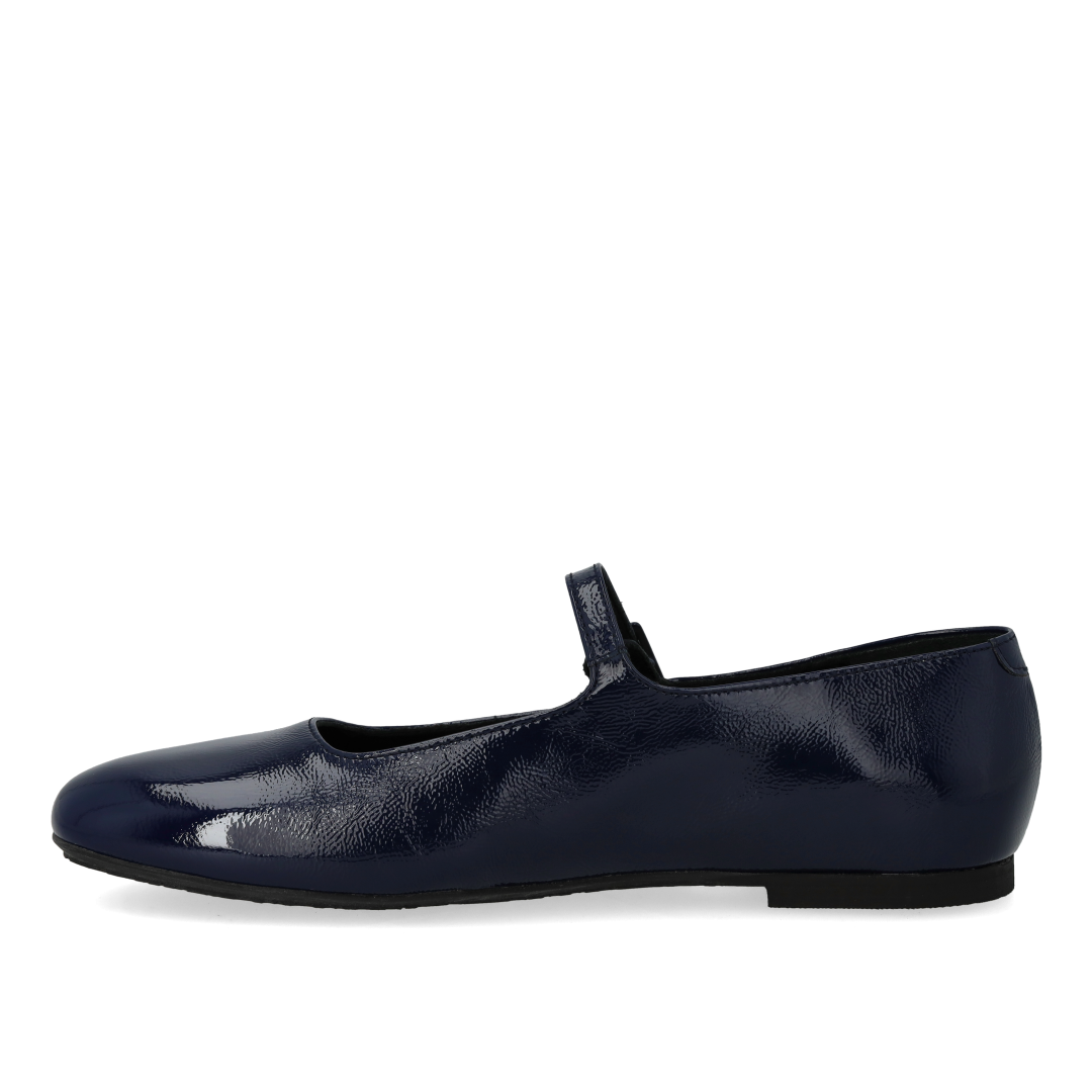 Ballerina with a moderately square toe