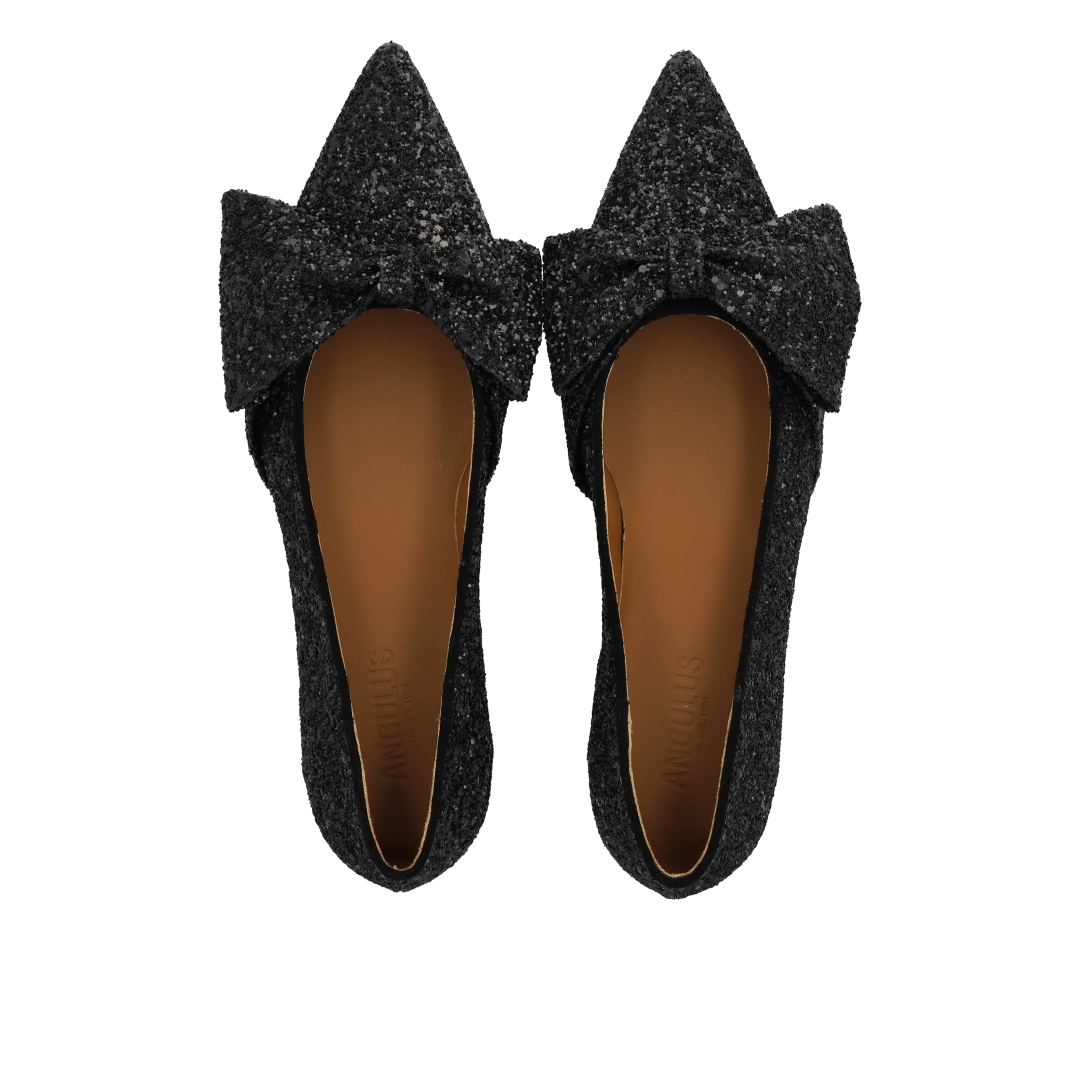 Bow ballerina in sparkling glitter