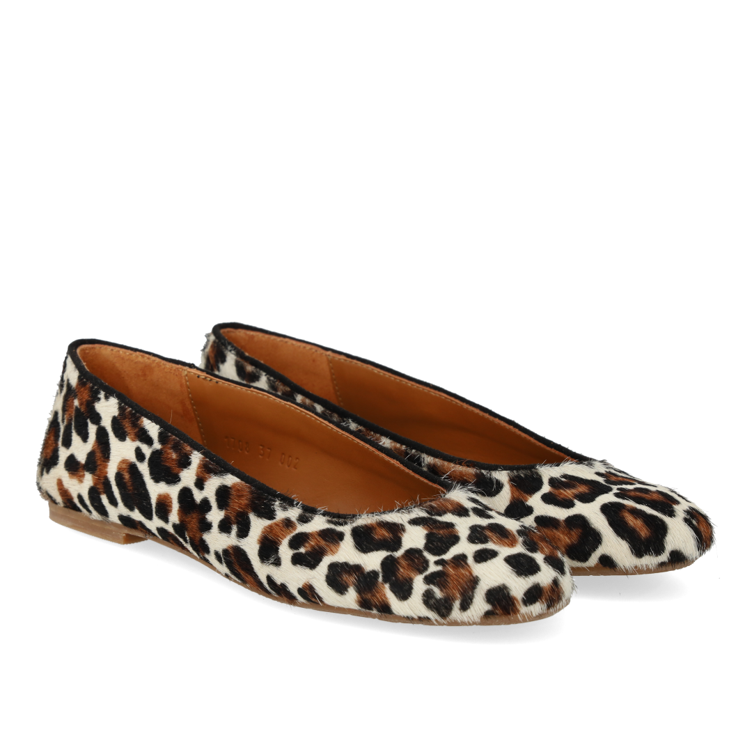 Ballerina in leopard-print pony hair