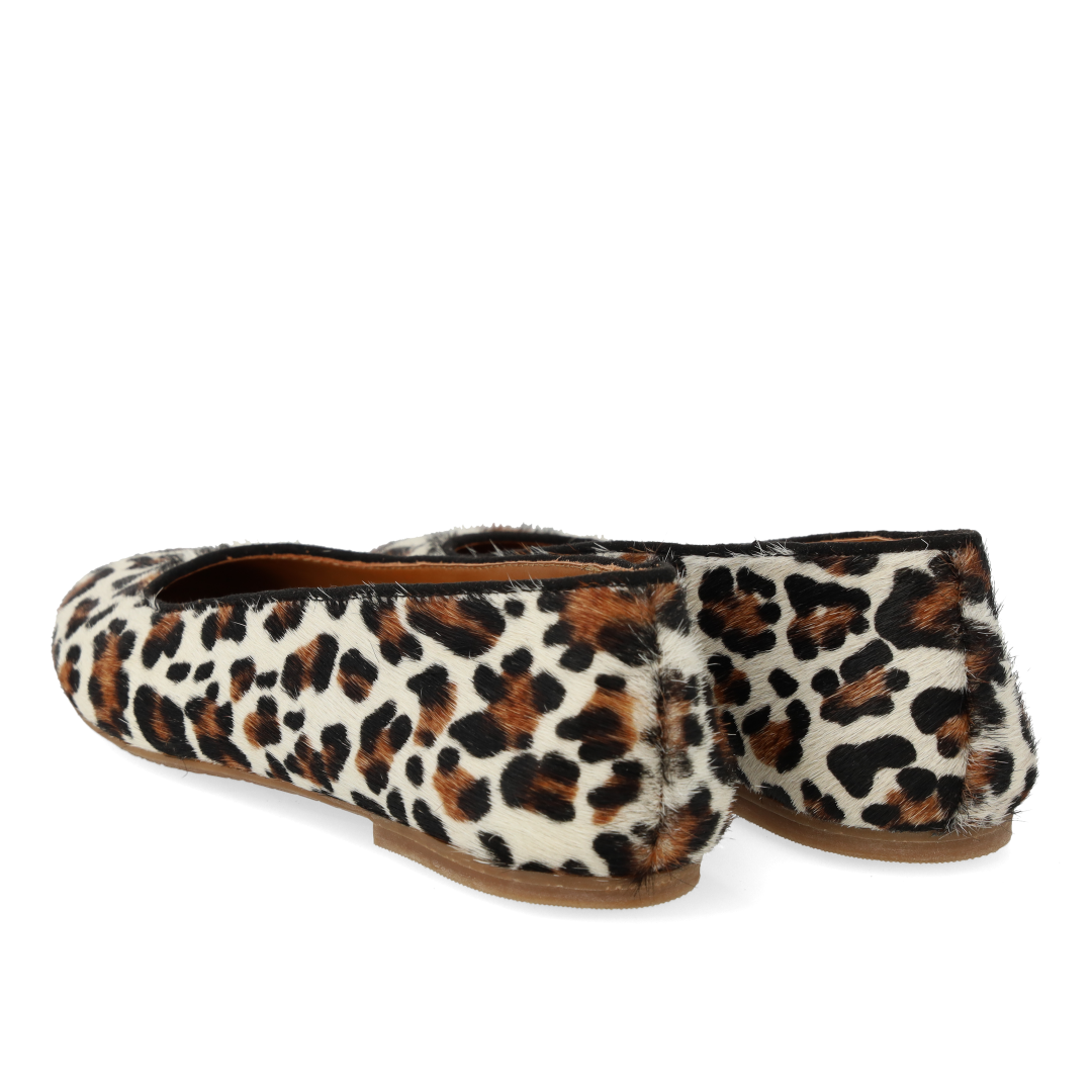Ballerina in leopard-print pony hair