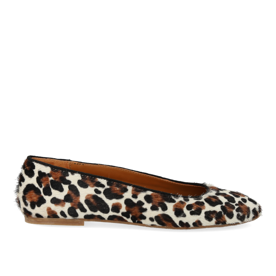 Ballerina in leopard-print pony hair