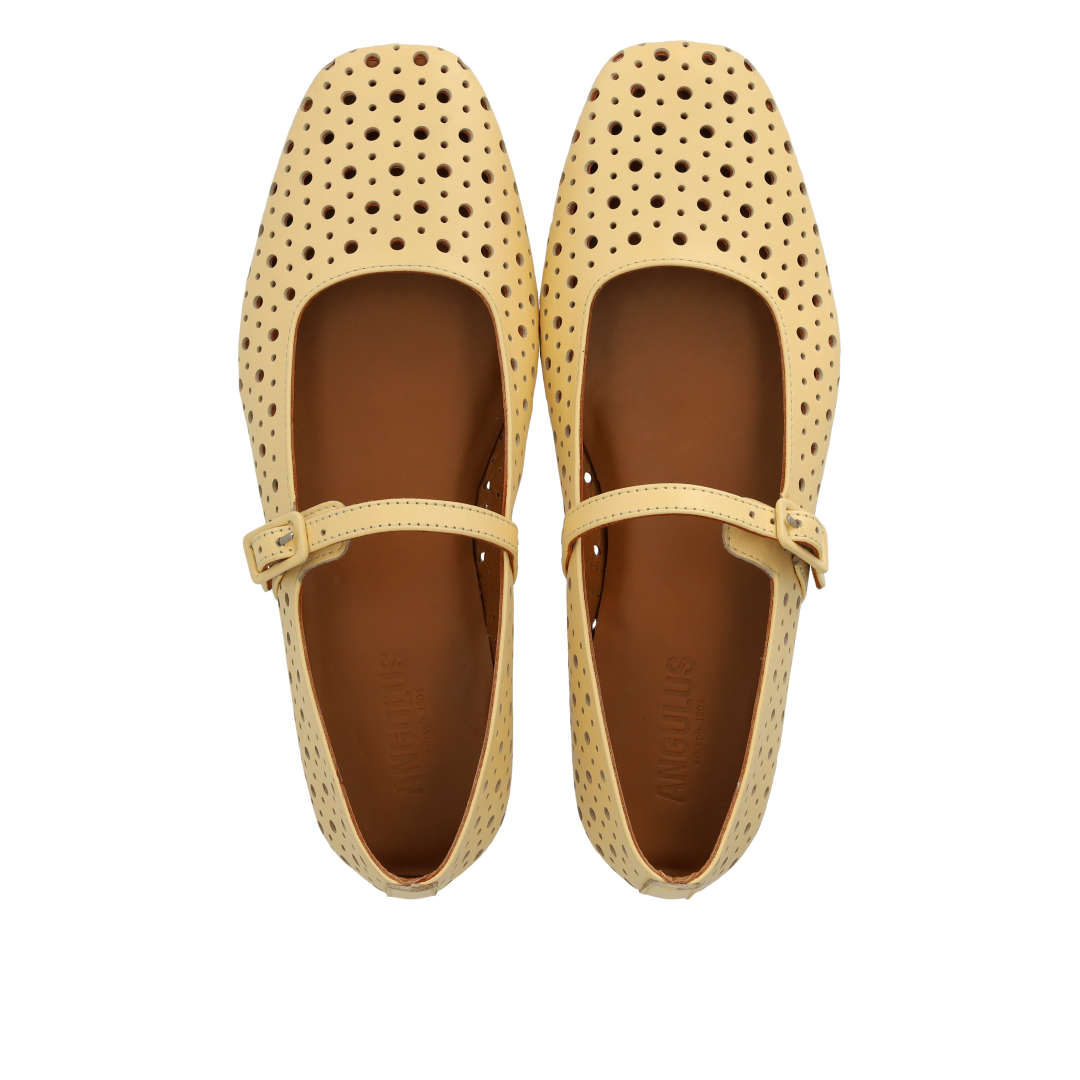 Soft ballerina with decorative cut-out pattern