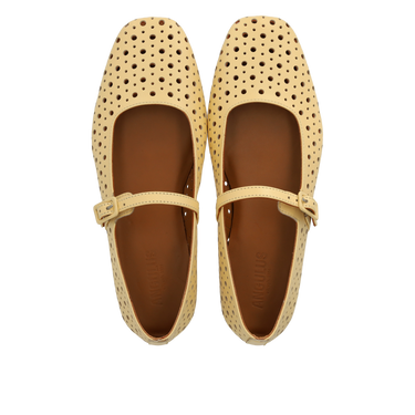 Soft ballerina with decorative lace pattern