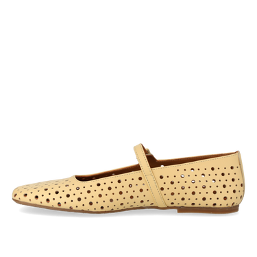 Soft ballerina with decorative lace pattern