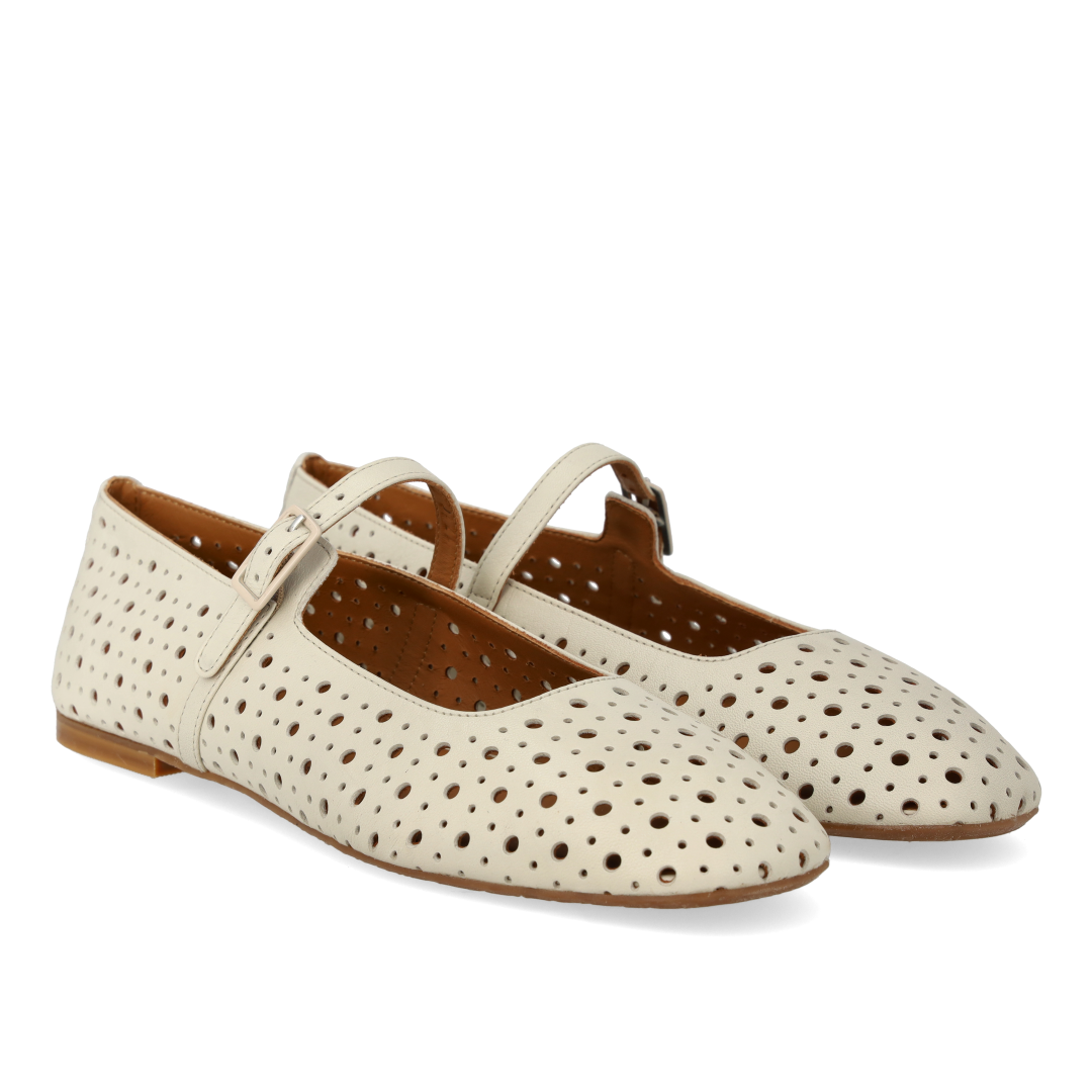 Soft ballerina flats with decorative cut-out pattern