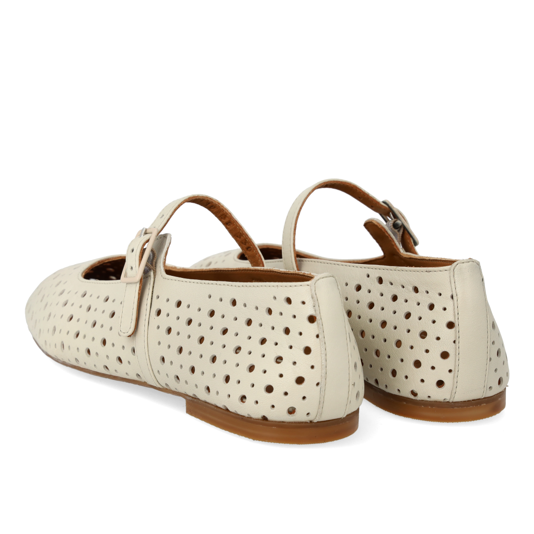 Soft ballerina flats with decorative cut-out pattern