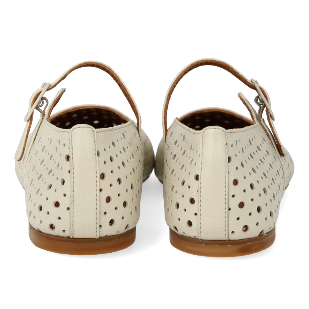 Soft ballerina flats with decorative cut-out pattern